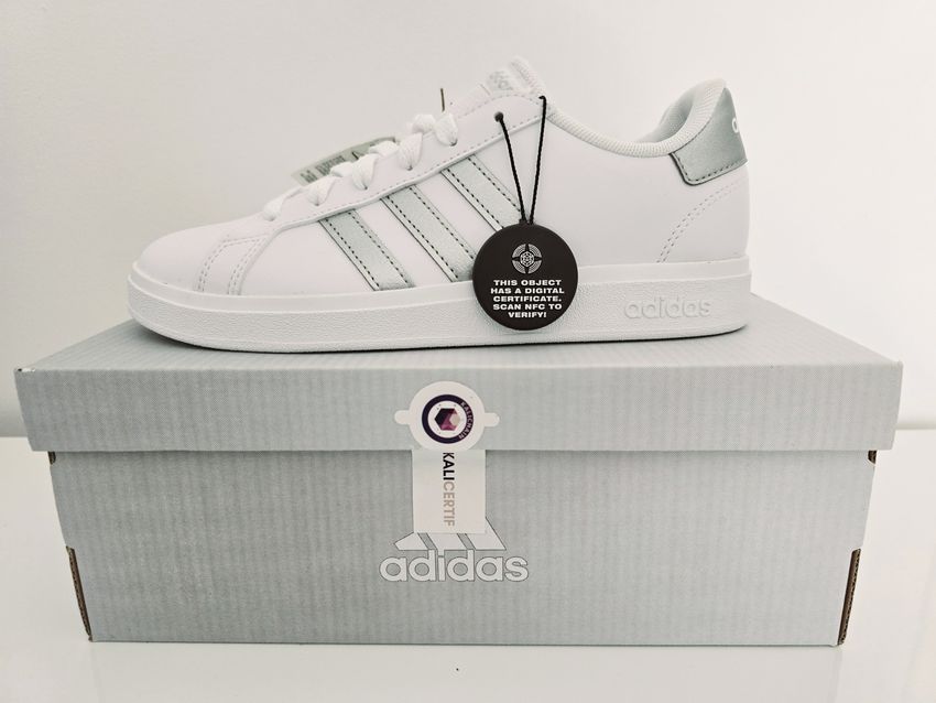 Sneakers certifi&eacute;es avec puce NFC Kalicertif